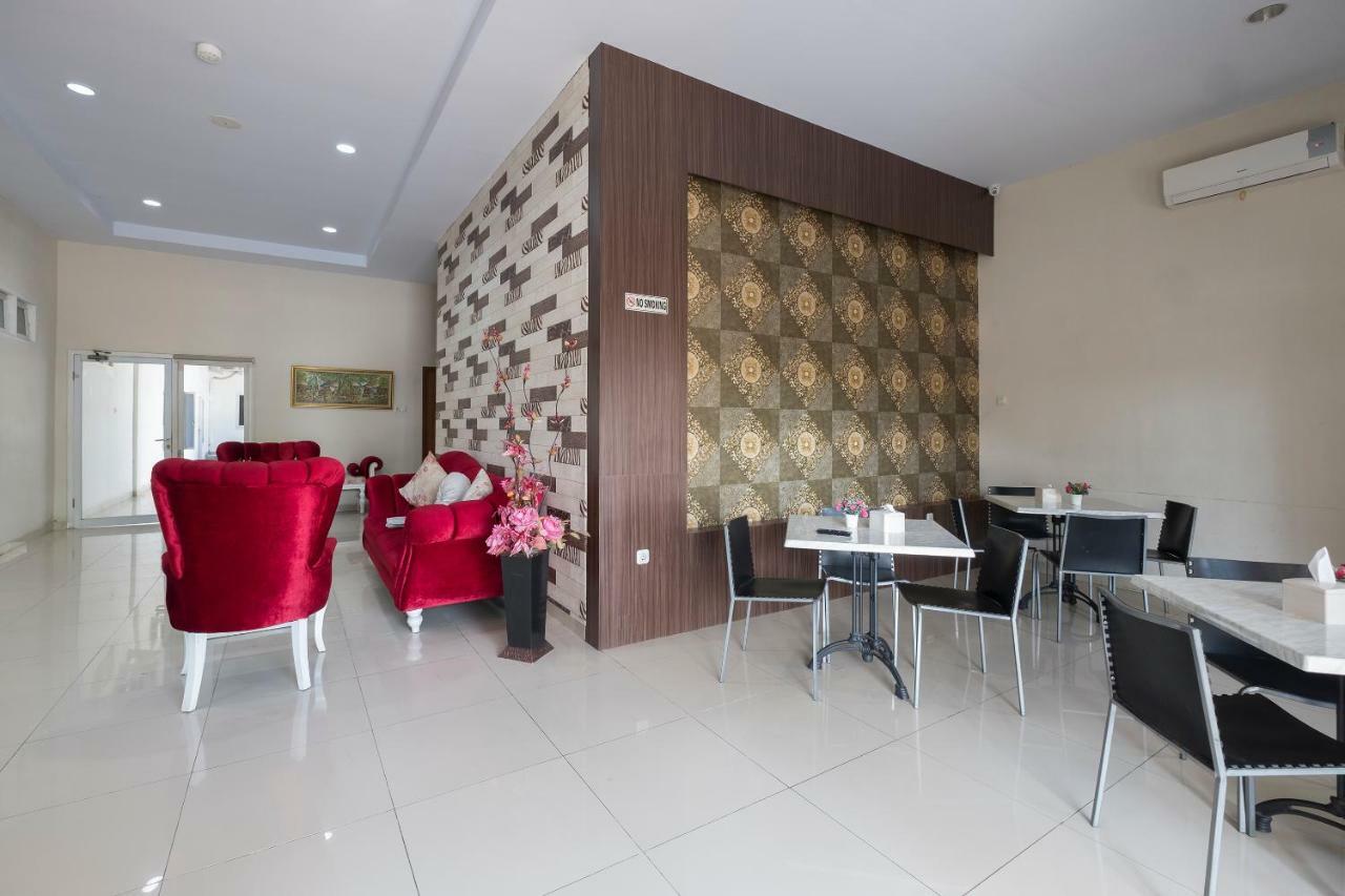 Hotel Astra Novilia Makassar Exterior photo