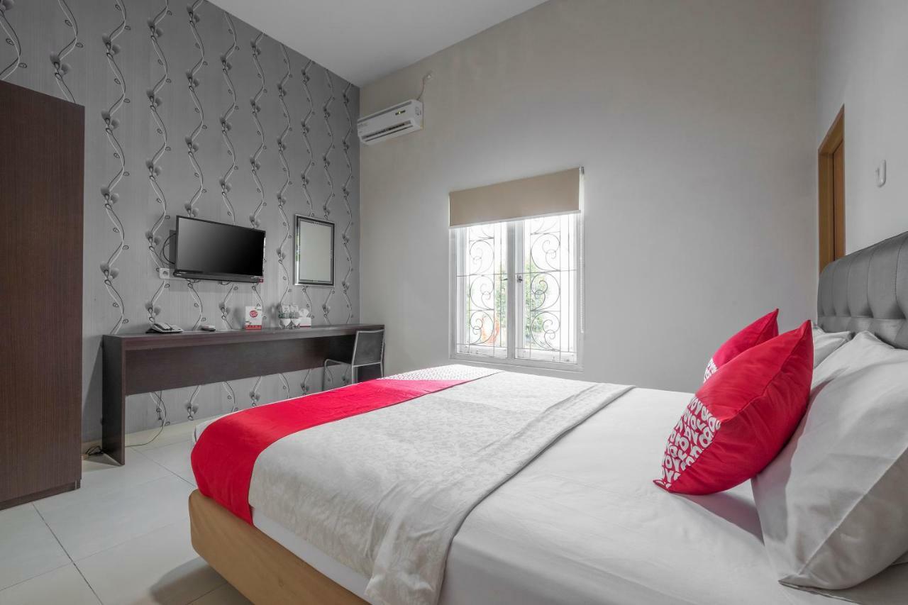 Hotel Astra Novilia Makassar Exterior photo