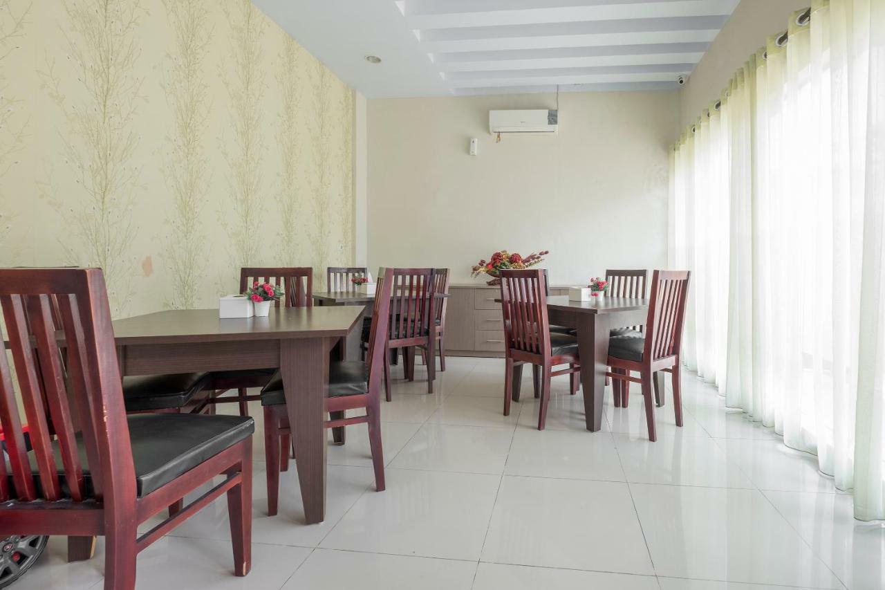 Hotel Astra Novilia Makassar Exterior photo