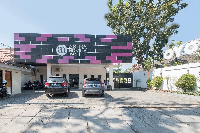 Hotel Astra Novilia Makassar Exterior photo